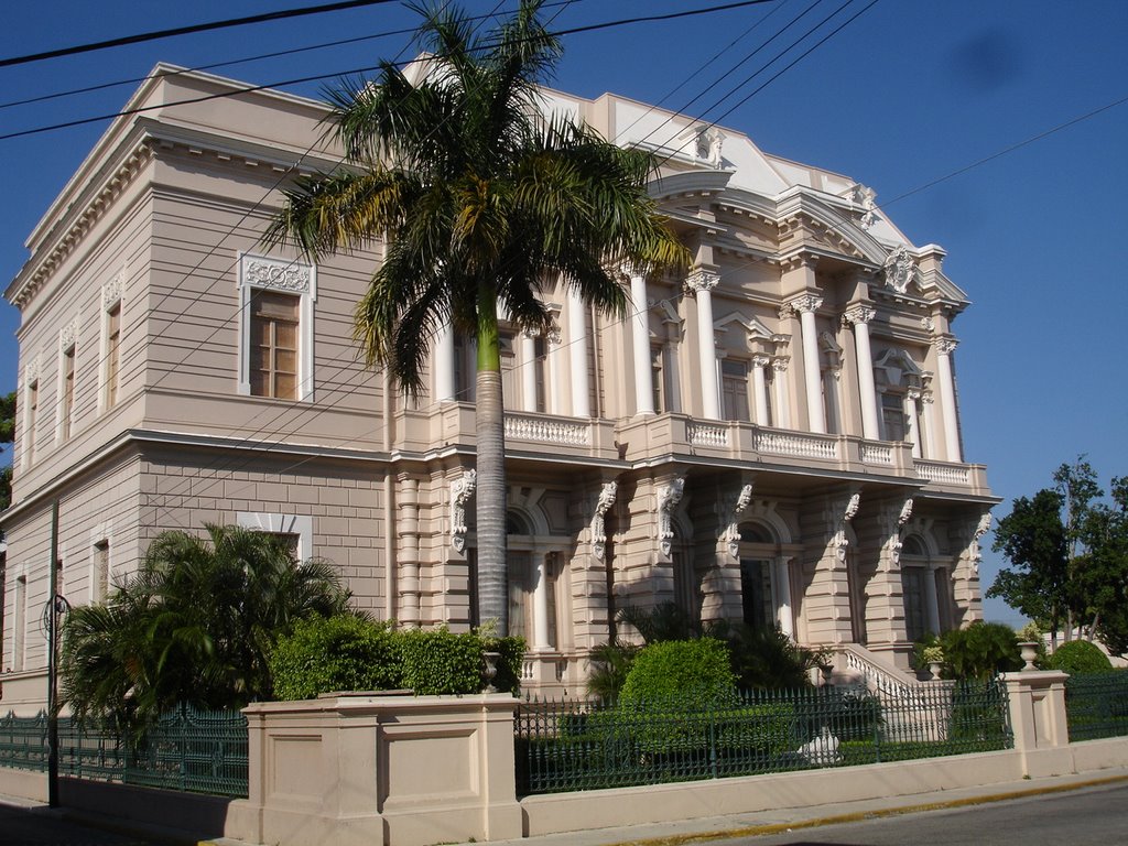 Museo de Antropología e Historia "Palacio Cantón" by Daniel Estrella