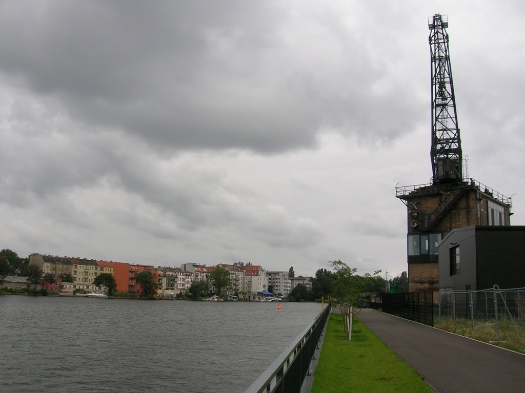 Krahncafe Schöneweide mit Blick auf die Oberspree August 2011 by Destiny