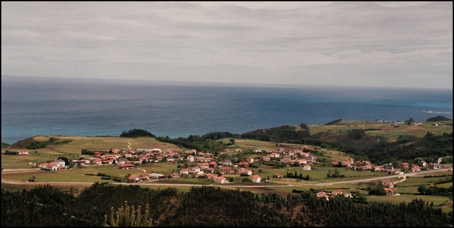 Ballota-Vallouta, Cudillero-Cuideiru. by PAÑEDA