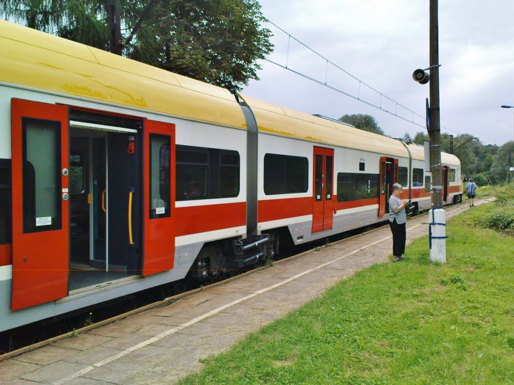 Kraków Bieżanów-Drożdżownia - the Regio train EN77 from Oświęcim to Wieliczka by wuhazet