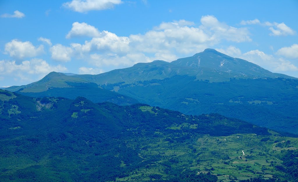 Monti della Laga con a destra il Pizzo di Svevo (2419 m) (17-07-2011) by Renato Pantini