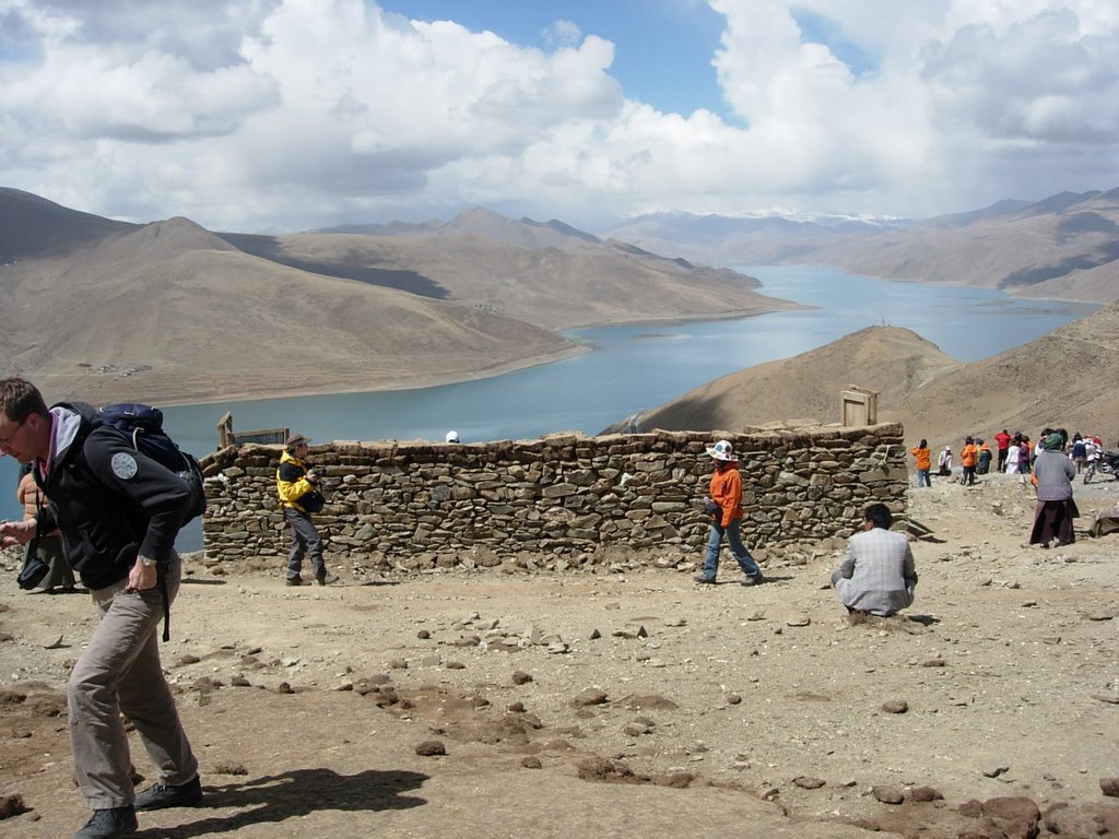 Yamdrok lake by radubert