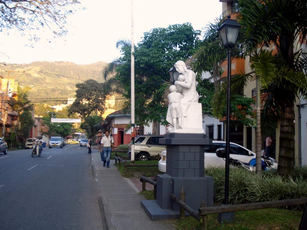 Monumento a la madre by alejandrino tobon