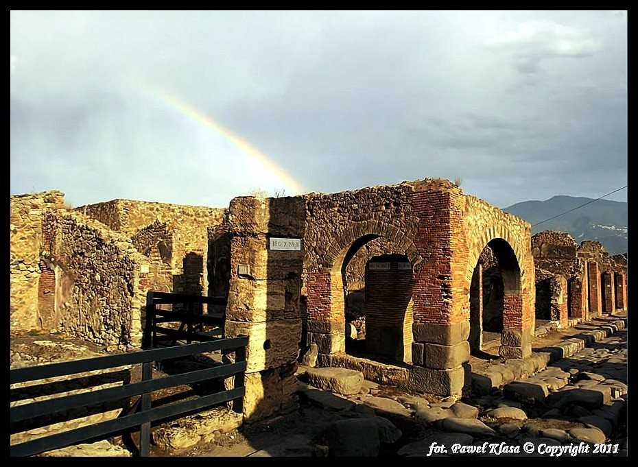 Tęcza nad Pompejami by Paweł Klasa ©