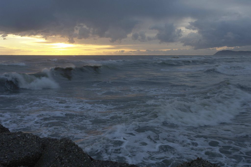 cloudy morning in Riccione by rovager