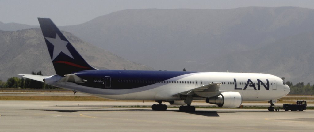 LA 763 (CC-CBJ), Santiago (SCL), Chile. by André Bonacin