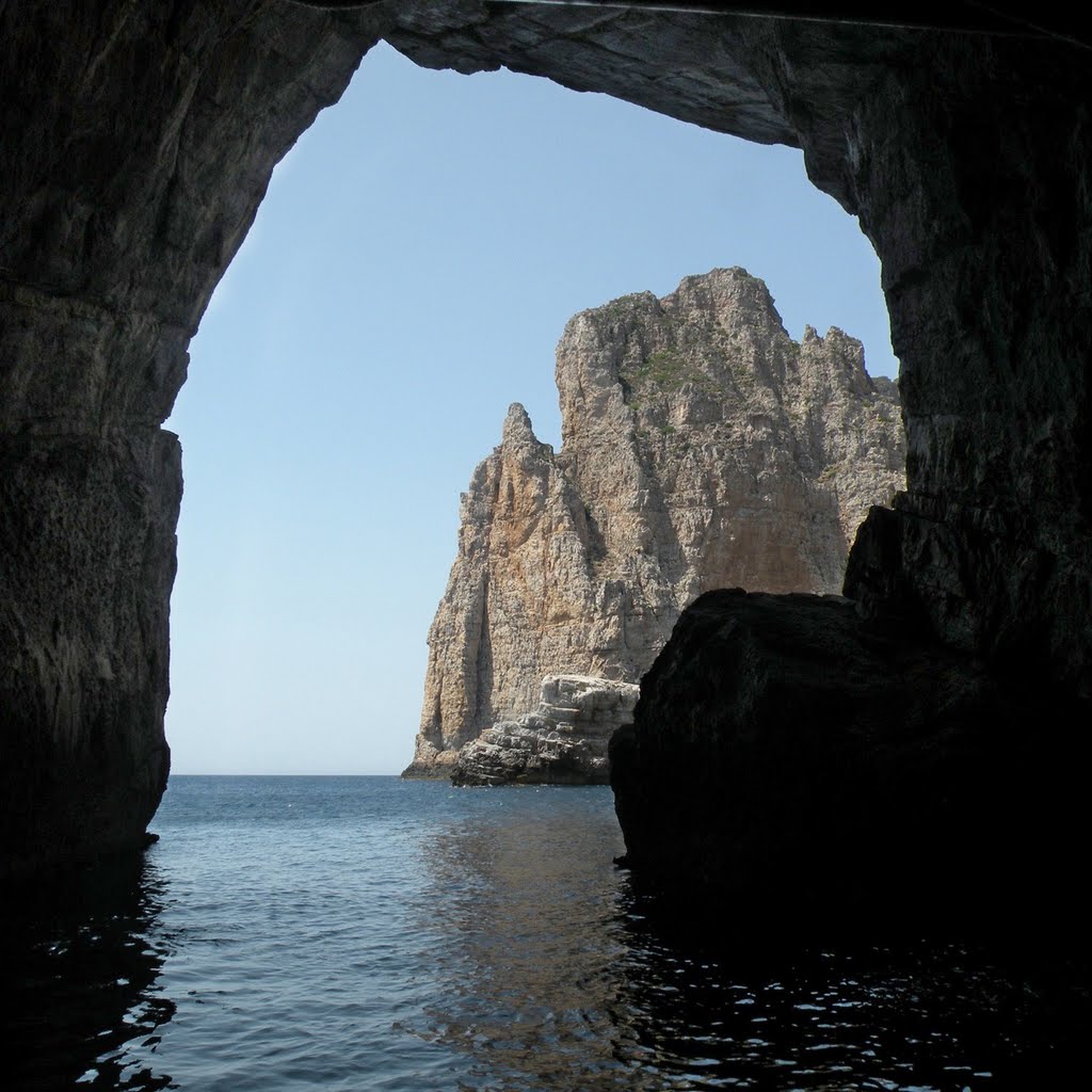 Grotta del Presepio e Dolomiti sul mare. by pivapao