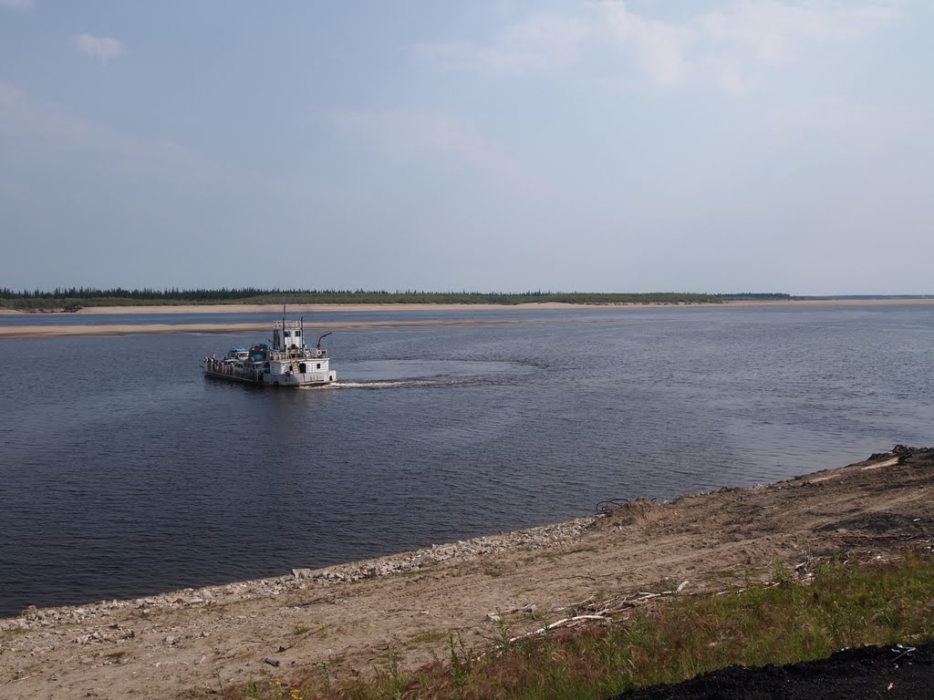 Ferry at Verkhnevilyusk by cbaisan