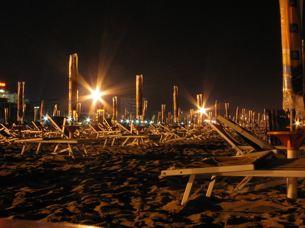 Beach at night (Bibione) by lacy