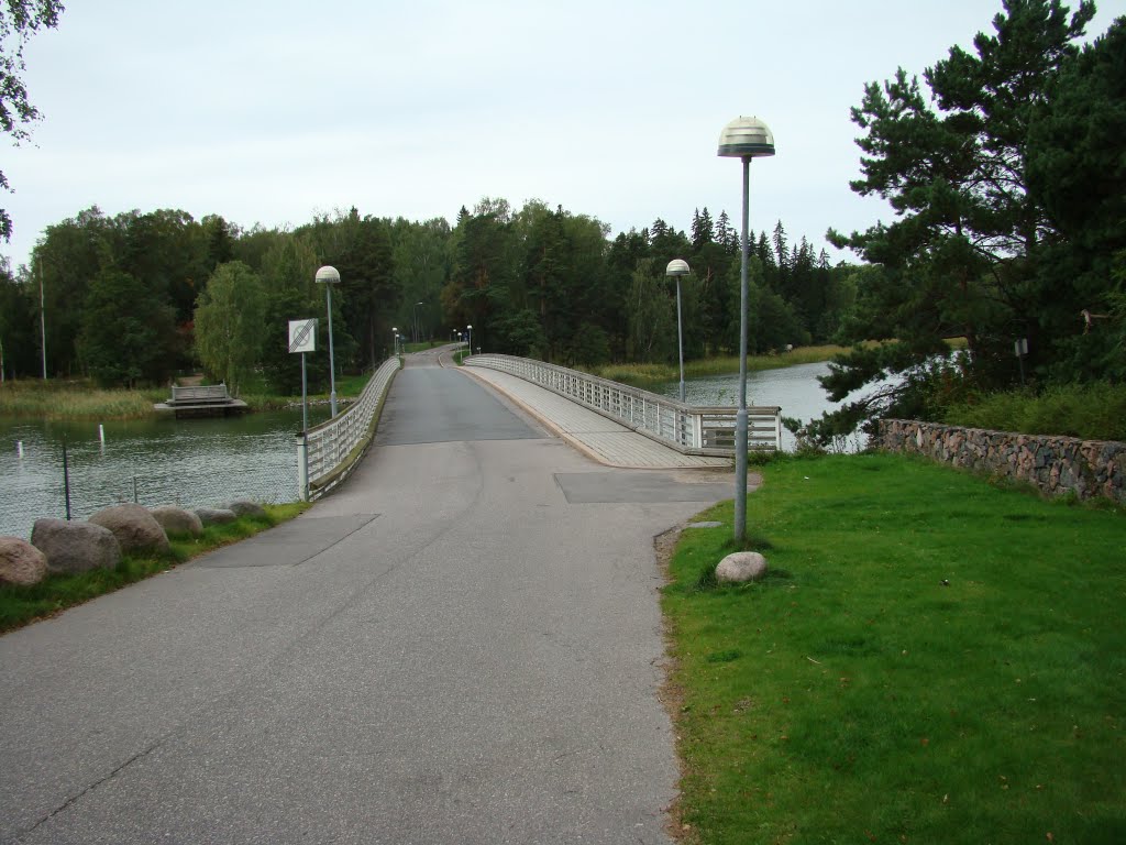 Lehtisaarentie Bridge by PlamenB