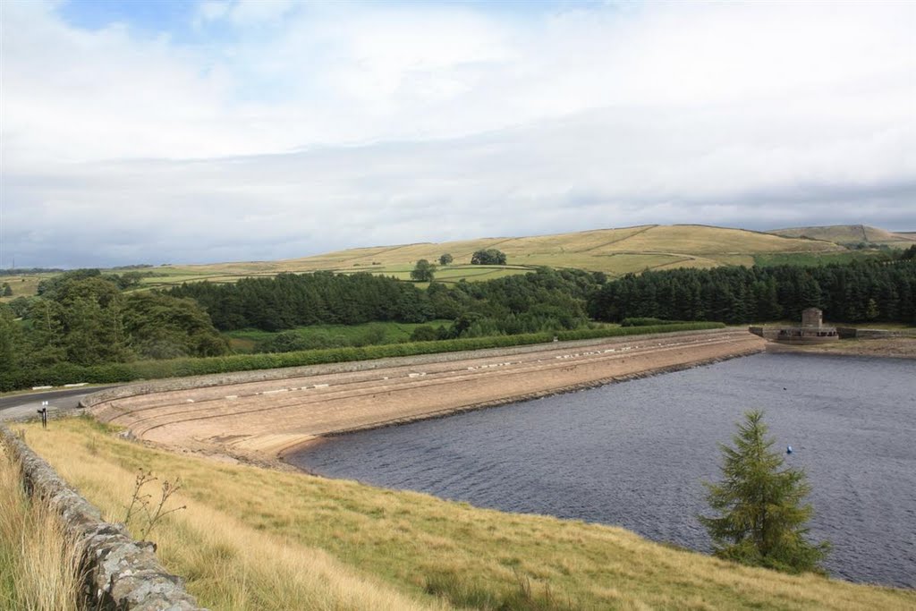 Errwood Reservoir by Tony Oldfield