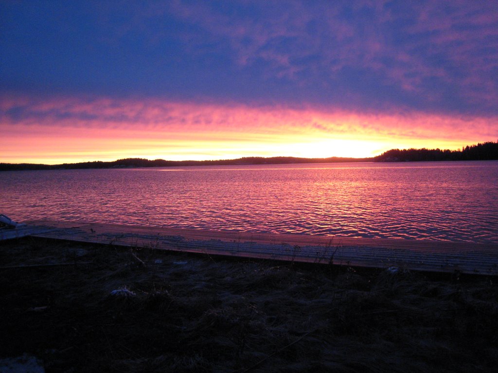 Sunrise over Ljusterö by ErikG