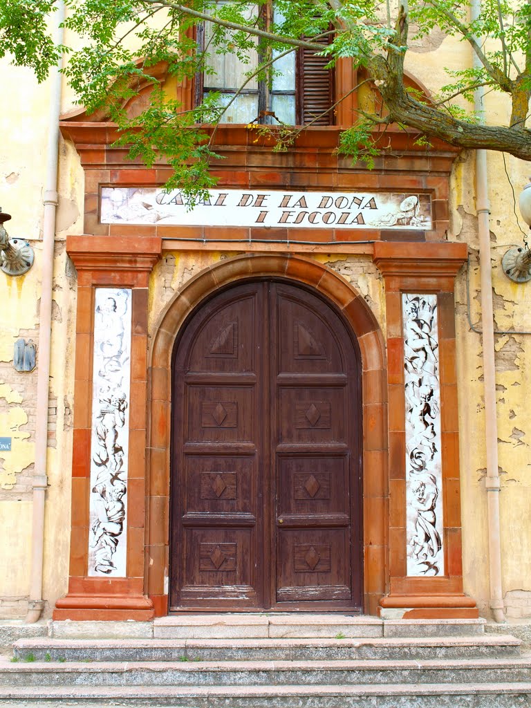 "Casa de la mujer y escuela" / "Casal de la dona i escola" by Otto Hans