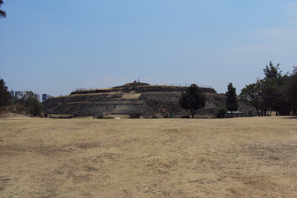 Piramide de Cuicuilco by eL yOrSh