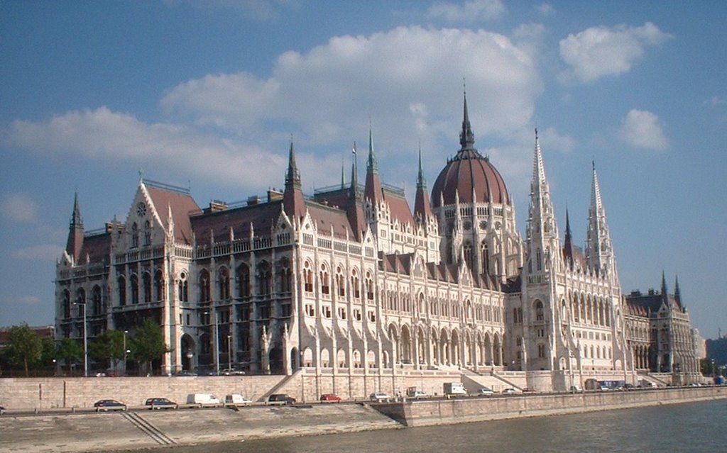 Hungarian Parliament by Vangelis Dimarakis