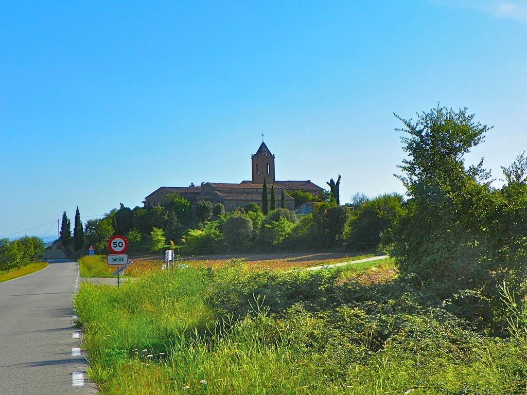 Sagàs dominada per Sant Andreu, des de la carretera 386-MH by jordi domènech