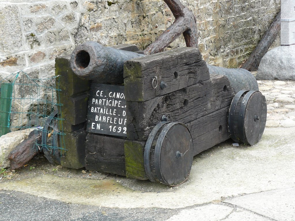 Barfleur, canon historique by Patrick Bernard