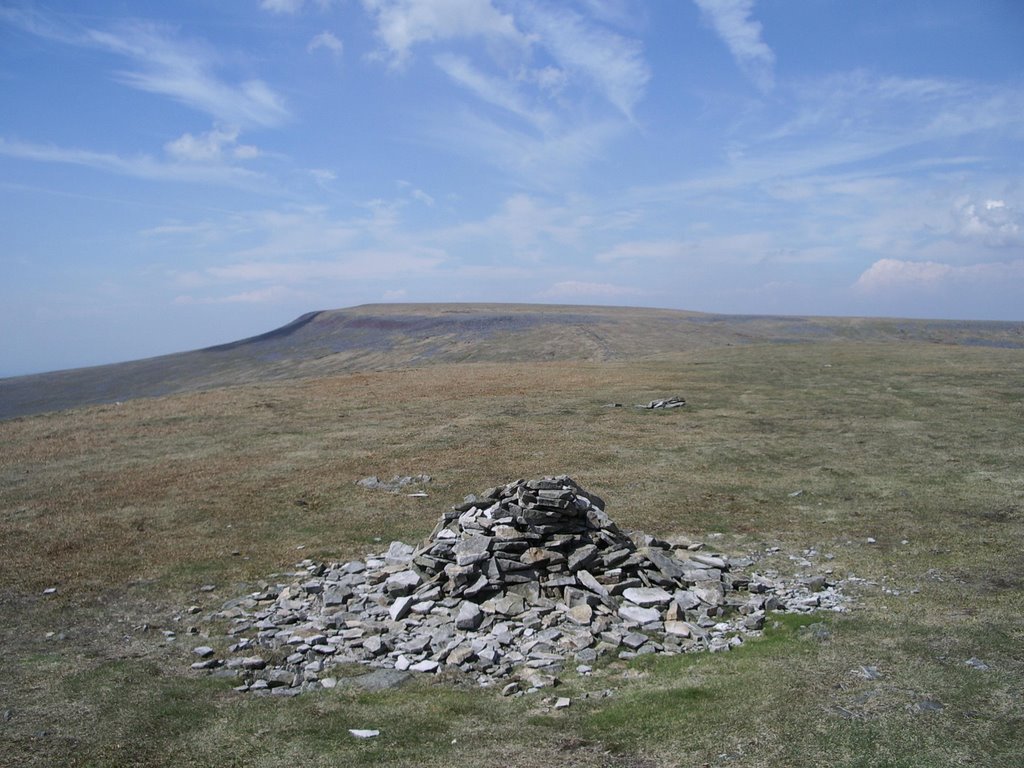 Little Dun Fell - Pennine Way: www.ThePennineWay.org.uk by johndaly