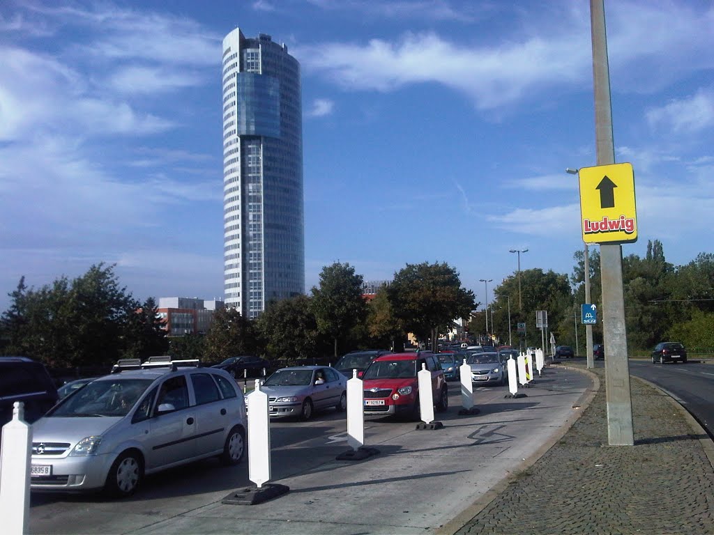 Floridotower, Floridsdorferbrücke by mimin