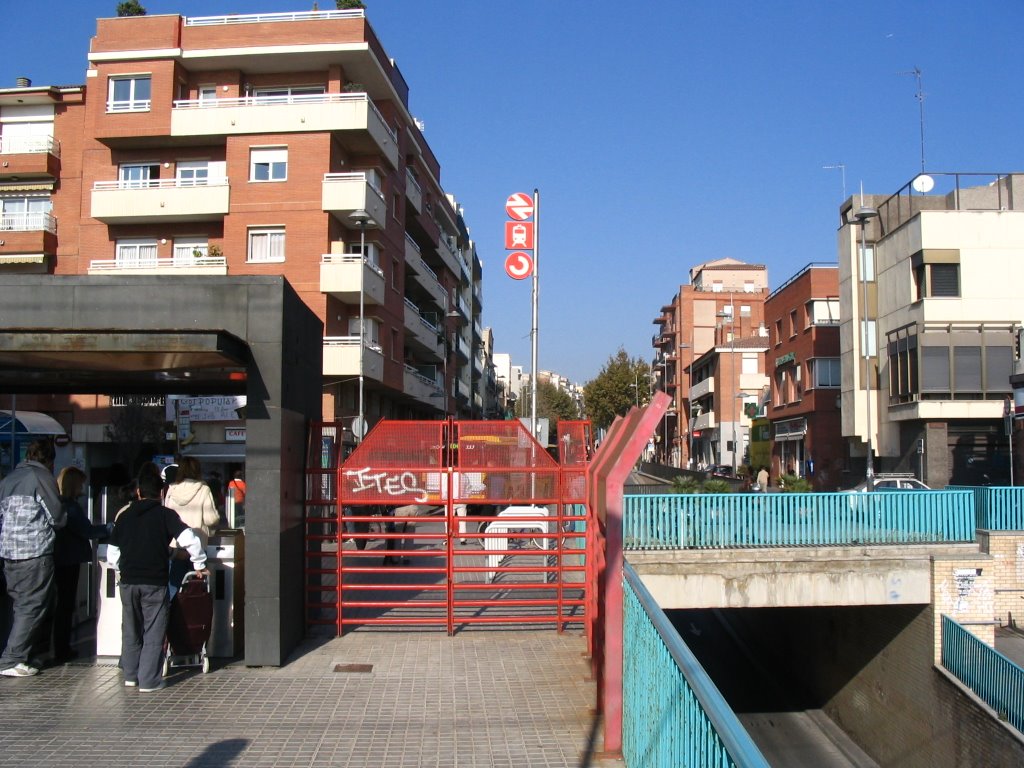 Estacio de Badalona, sortida by Paul Myers