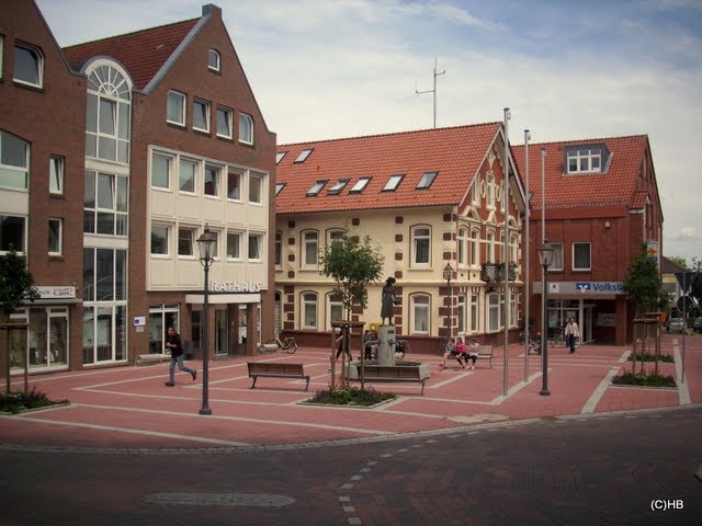 Bad Bederkesa- Marktplatz mit Rathaus by Heinz.Bock