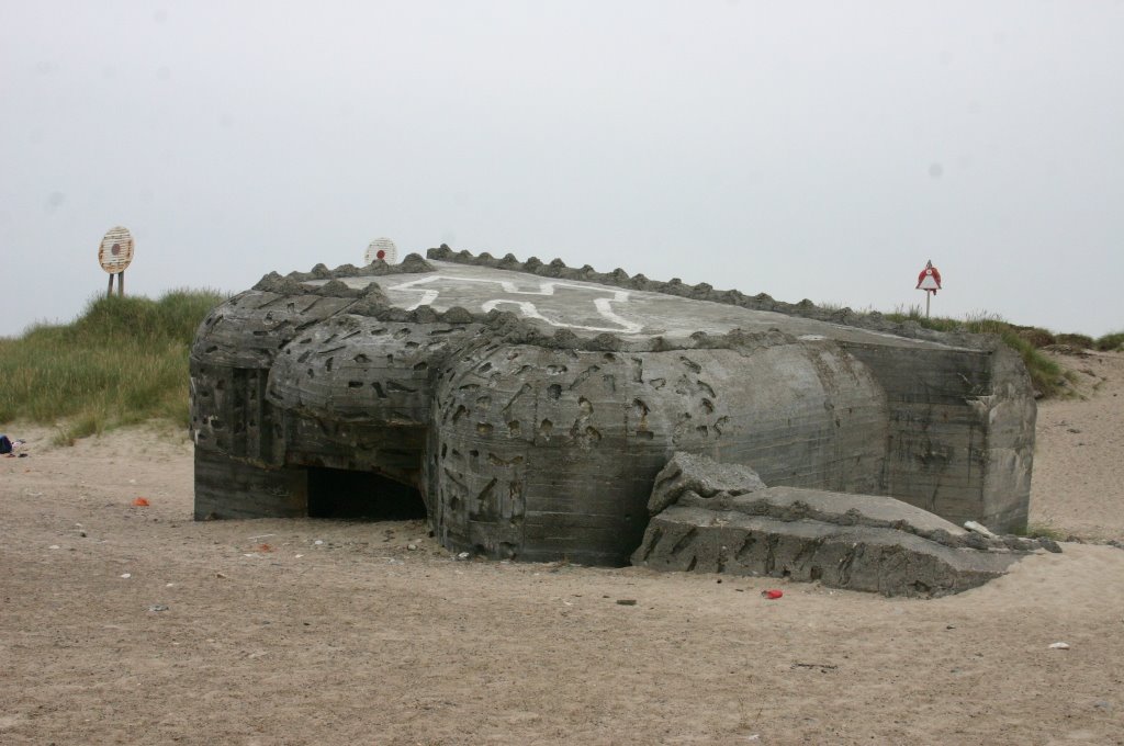 Casemate pour canons sur affût moyen à socle (120°) sans locaux annexes by Ralf Es