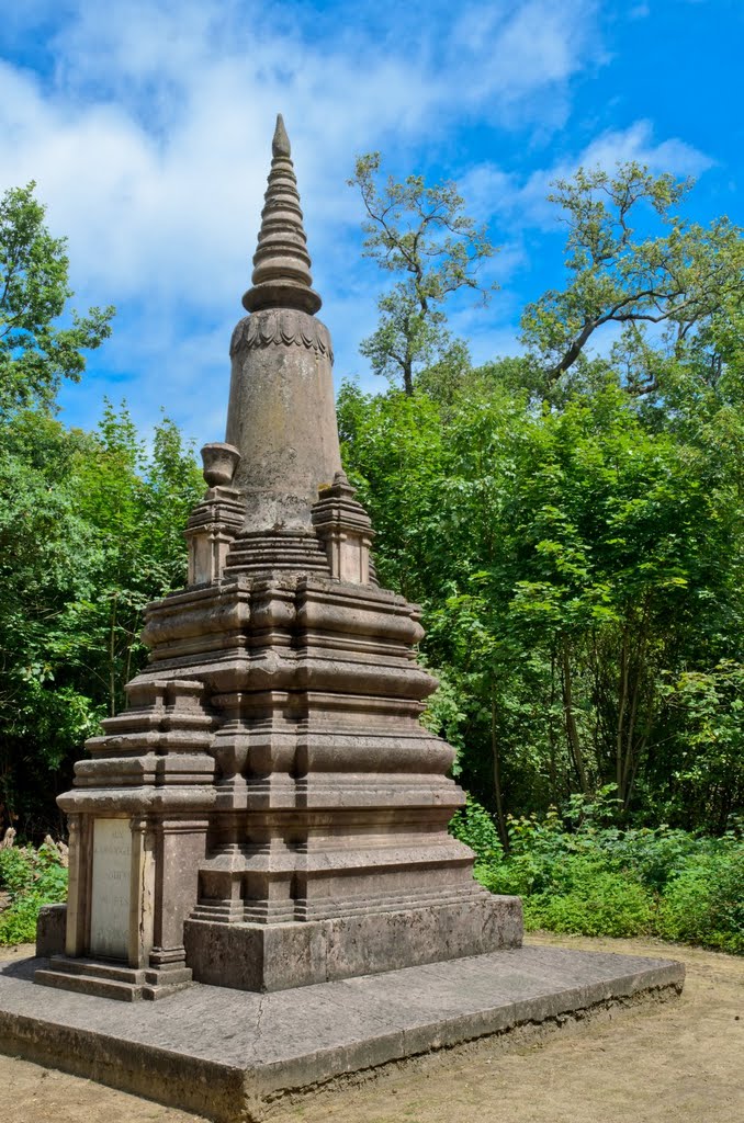 Monument aux cambodgiens et laotiens morts pour la France by Bruno DENIS