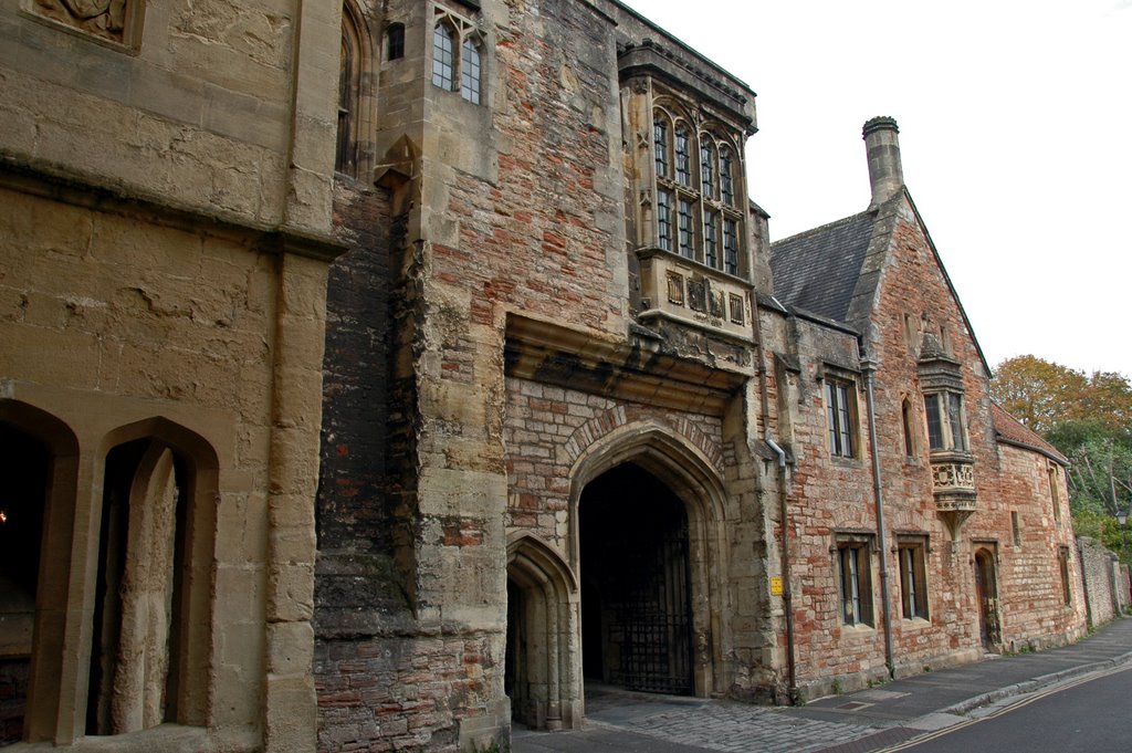 Entrance to Vicars Close by ubishi