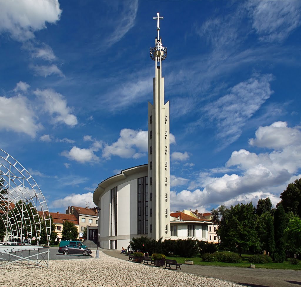 Hustopeče - na náměstí kostel by Dalimil