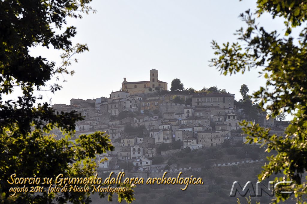 Scorcio di Grumento Nova dall'area archeologica di Grumentrum by Nicola Montesano