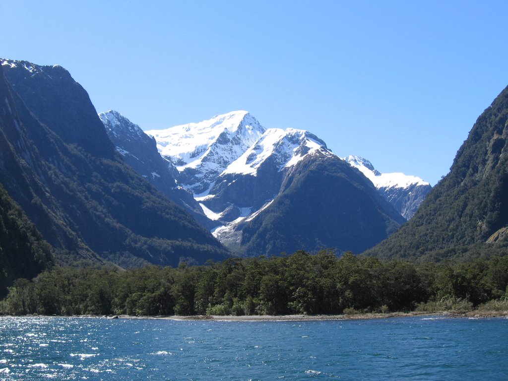 Harrison Cove 2 - Milford Sound by M. Spadari