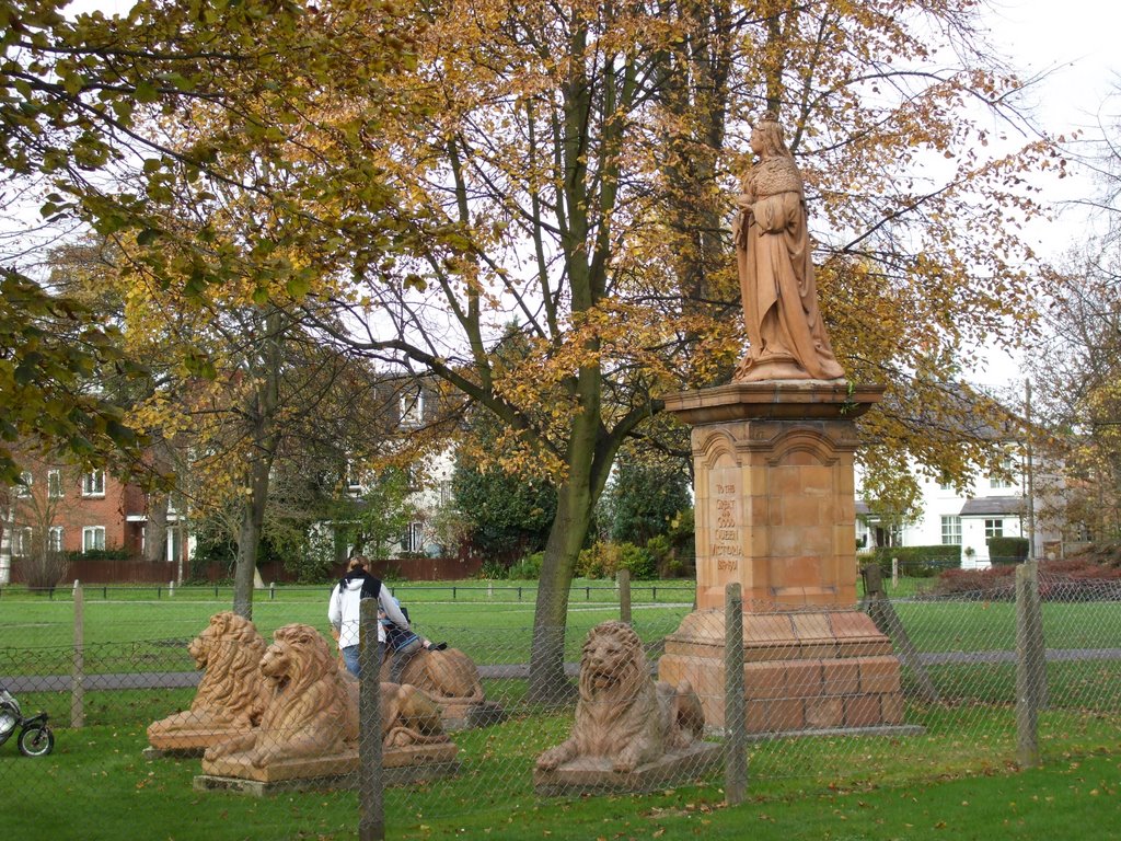 Queen Victoria Monument, Newbury (2007) by jk1812