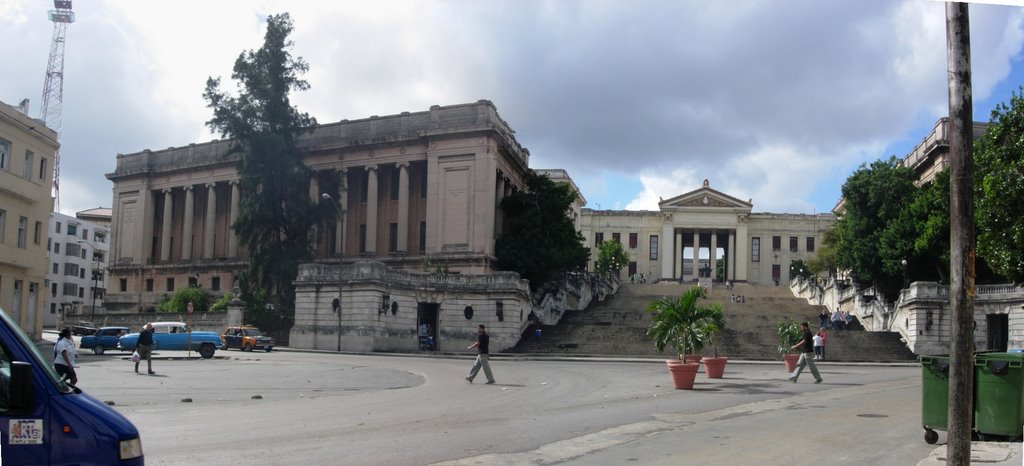 Universidad de La Habana by Juan Puente