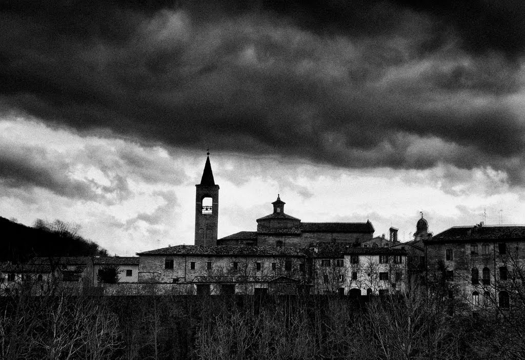 Urbania (PU) - Aria di tempesta by Maurizio Balsamini