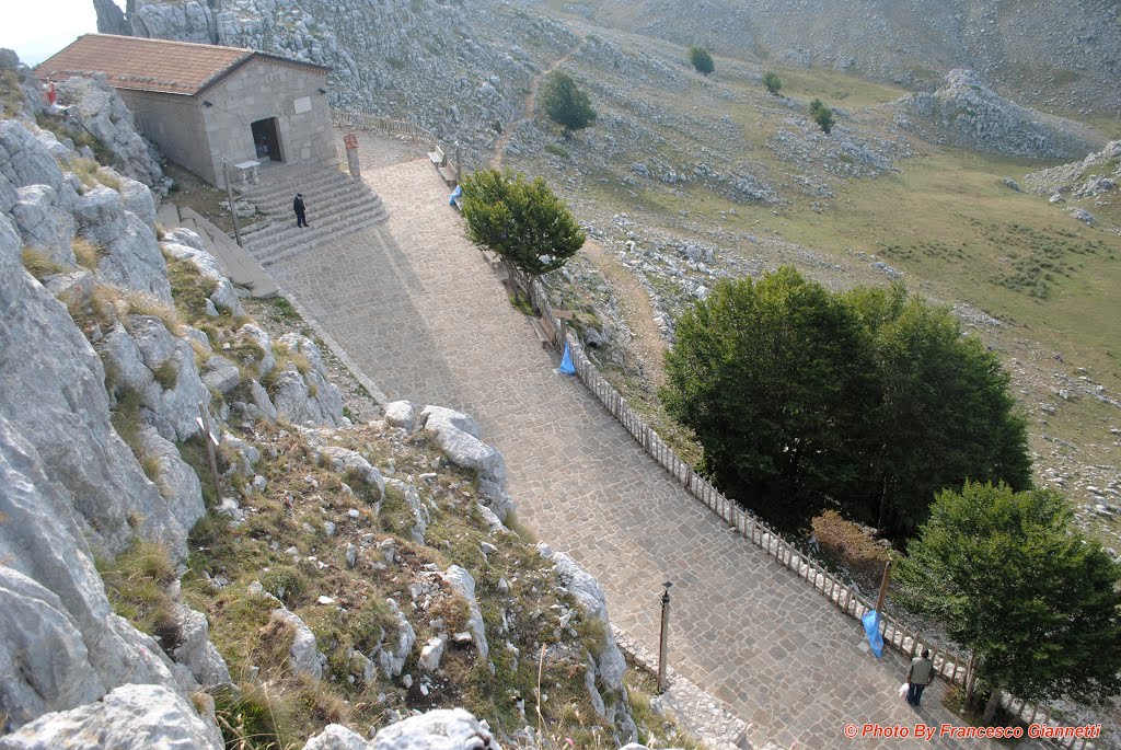 Monte Cervati, Il Santuario Della Madonna della Neve (1852 Mt slm) da 20 Mt più in alto by poptaglio