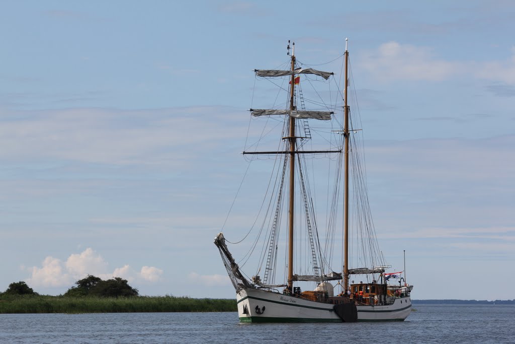 Einfahrt "Weisse Düne" in Neppermin, Achterwasser. by goldpicture