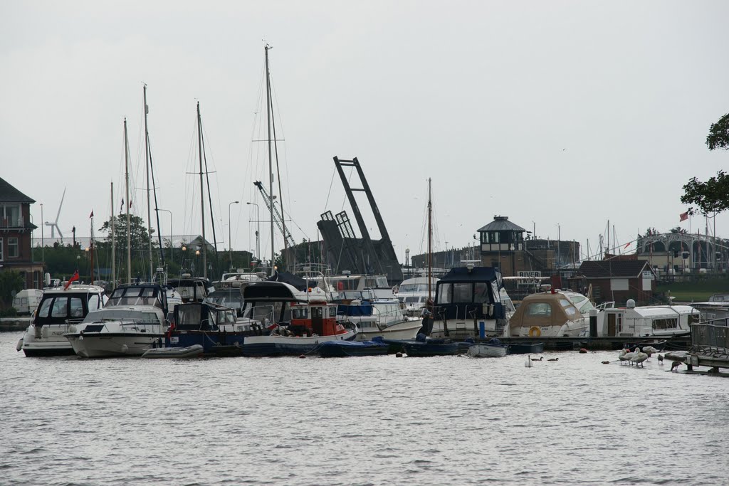 Boats On Oulton Broad by njellis