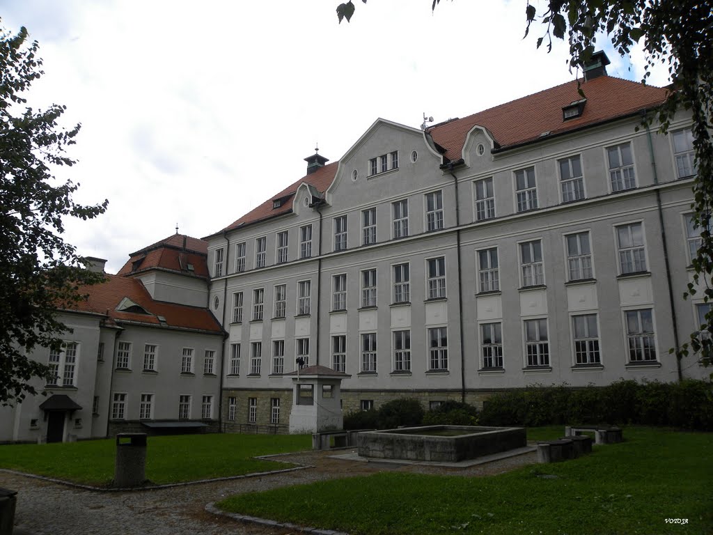 ÚSTÍ nad Orlicí - Gymnásium - pohled od Tyršovy ulice / grammar school - a view from the street Tyršovy by votoja - CZ