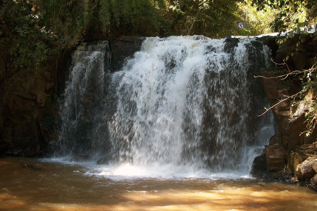 Cachoeira em Mineiros do Tietê by Ricardo Gatti