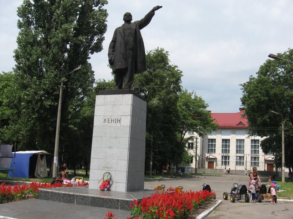 Svetlovodsk (Ukraine). The Central Square by Alexander Berezhnoy