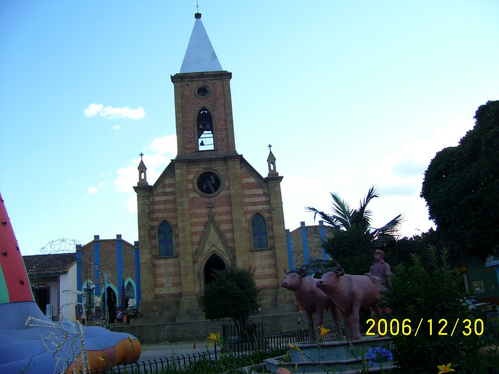 Iglesia Raquira by Milton Vargas