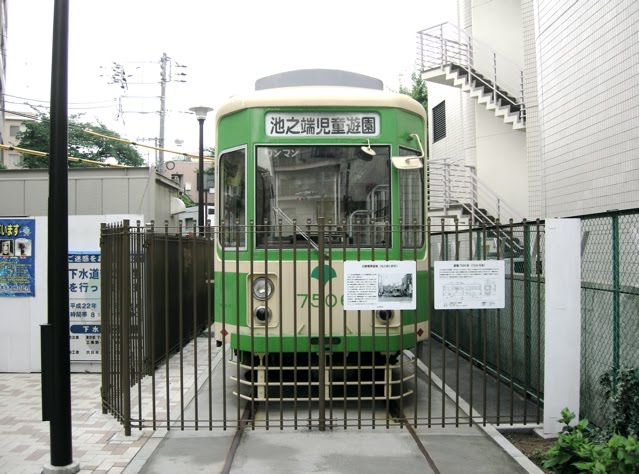 都電の車両 (The tram cars run by the Tokyo Metropolitan Government. Known as "Toden".) by yossy