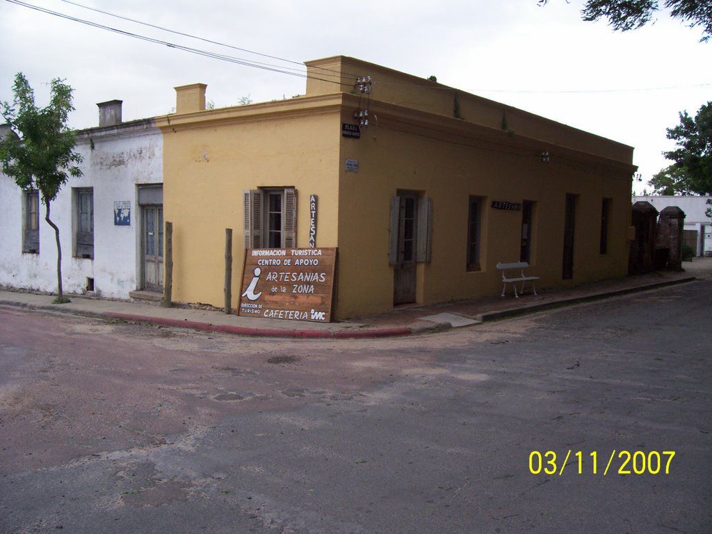 esquina Juan Daniel Costabel y Gral José G. Artigas - La Paz (Colonia Piamontesa) by maxiv