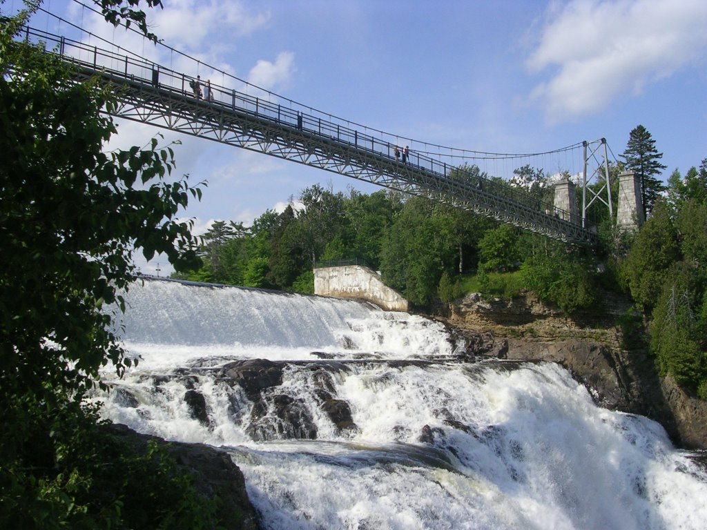 Chute-Montmorency by Vladimir Aristizabal