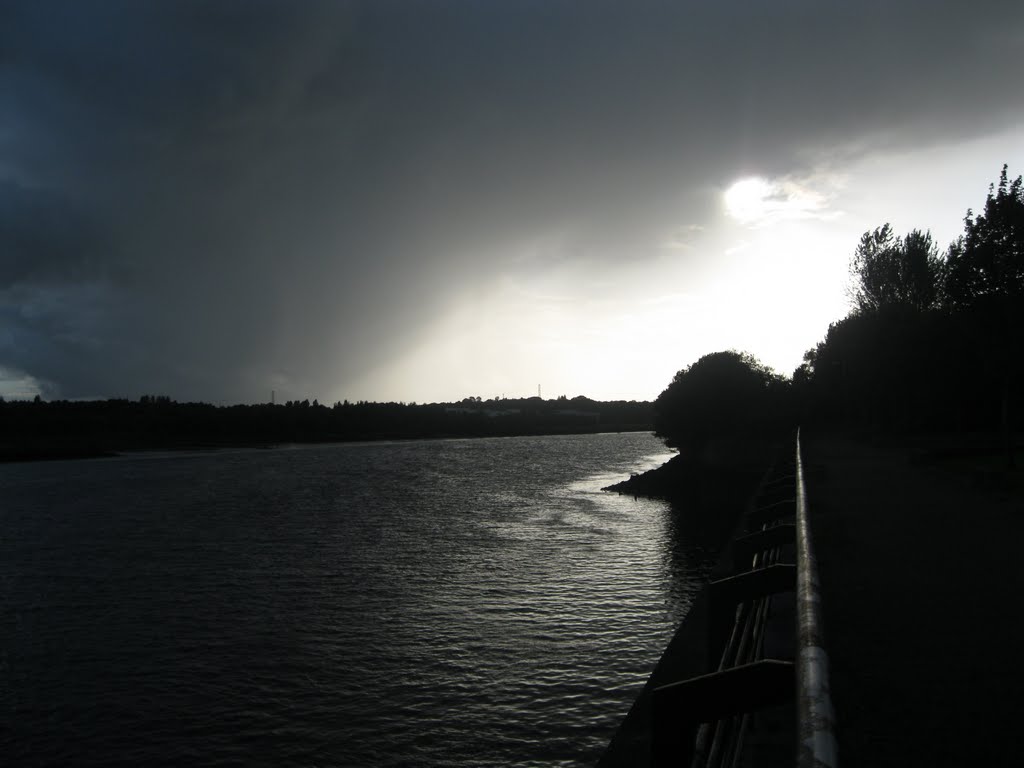 Storm over Dalmuir by THEWANDERER