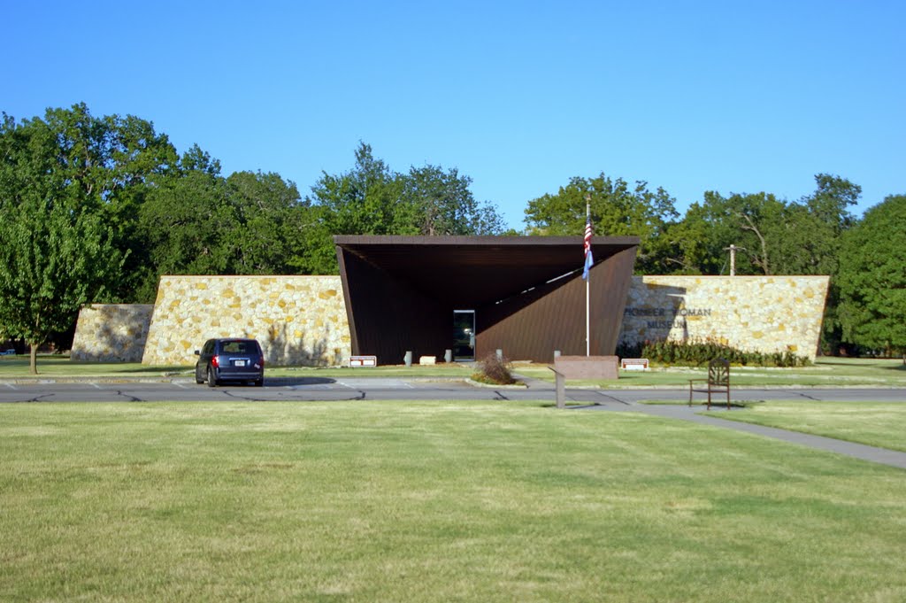 2011, Ponca City, OK, USA - Pioneer Woman monument - museum by Qwilleran