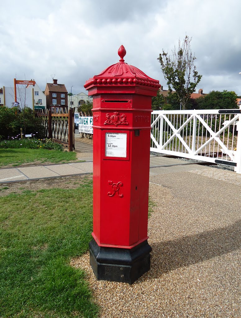 Sherringham Post Box by D7606.co.uk