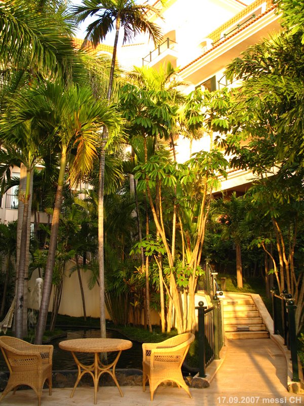 (messi07) Charming patio of the "Regency Palace" [90°] by ©polytropos