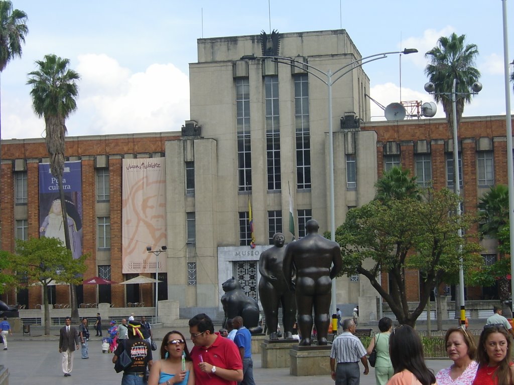 Plaza de Botero by Tom Backen