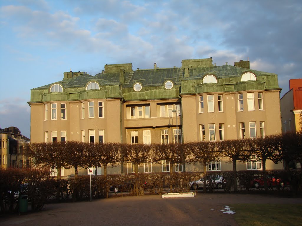 Building (1912) by PlamenB